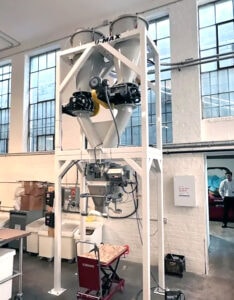 Vacuum conveyor for delivery and packaging
