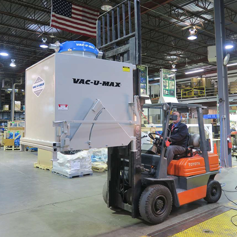 Bottom discharge style keeps the center of gravity close to the forklift mast and eliminates potential pinch points